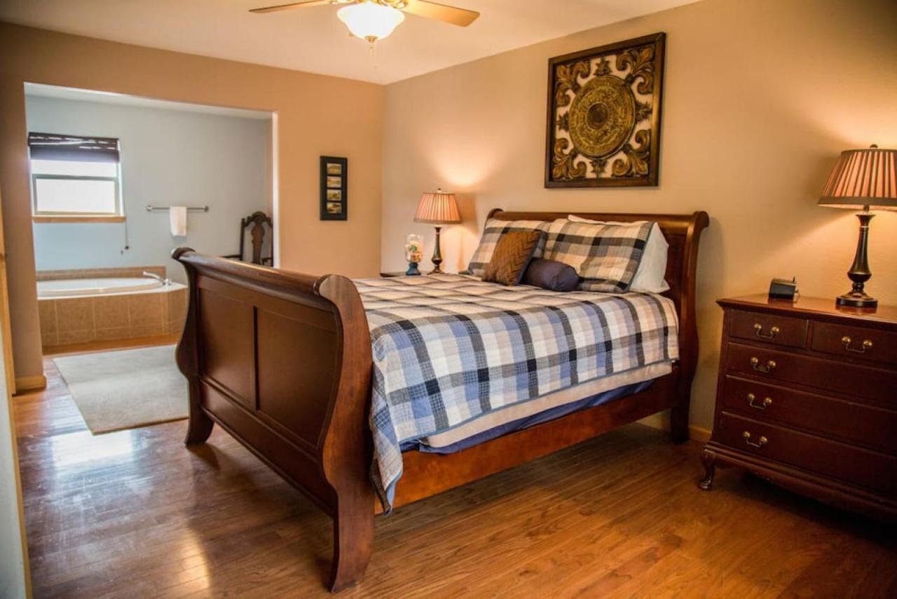 Twin Owls Lodge, Great For Families Master Bedroom, Loft, Full Kitchen, Dogs Ok Estes Park Bagian luar foto